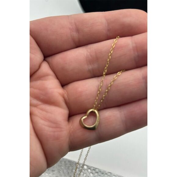 Elegant Gold Toned Heart Pendant Necklace Delicate Chain Secure Closure - Picture 2 of 3